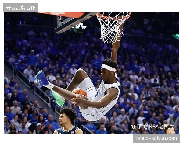 AJ·迪班萨凭借其惊人的身体天赋,成为2026年NBA选秀状元的最大热门 AJ·迪班萨凭借其惊人的身体天赋,成为2026年NBA选秀状元的最大热门